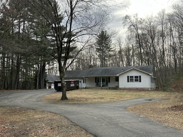 view of front facade featuring a garage