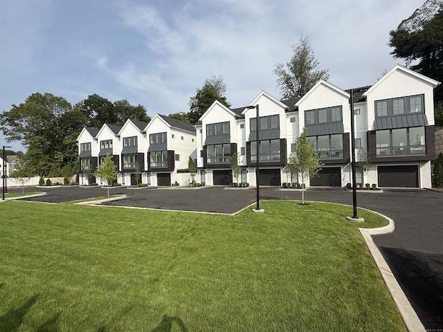 785 Post Rd E Unit 102, Westport, CT 06880 - surrounding community featuring a yard and a residential view