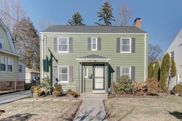 colonial inspired home featuring a front yard