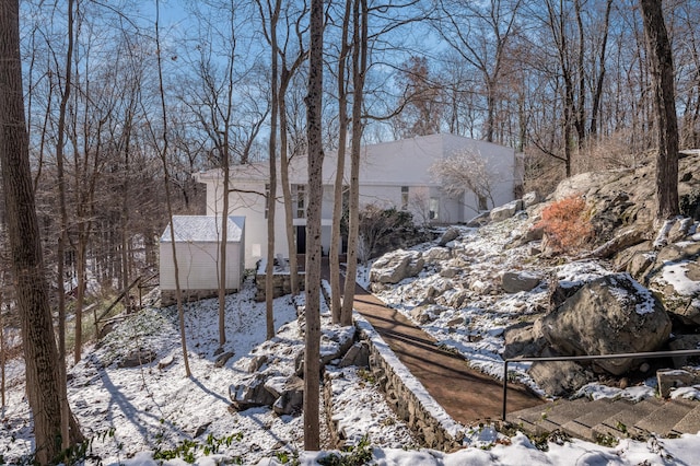 view of yard layered in snow