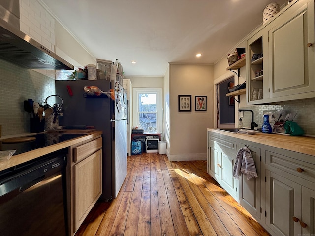 kitchen with dishwasher, crown molding, sink, light wood-type flooring, and tasteful backsplash