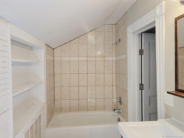 bathroom featuring tiled shower / bath combo