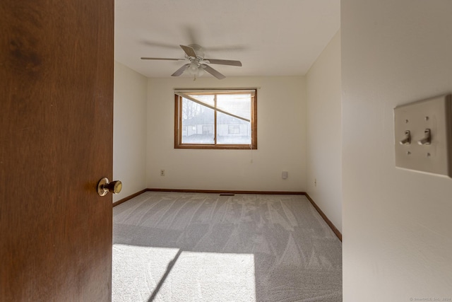 unfurnished room with light carpet and ceiling fan