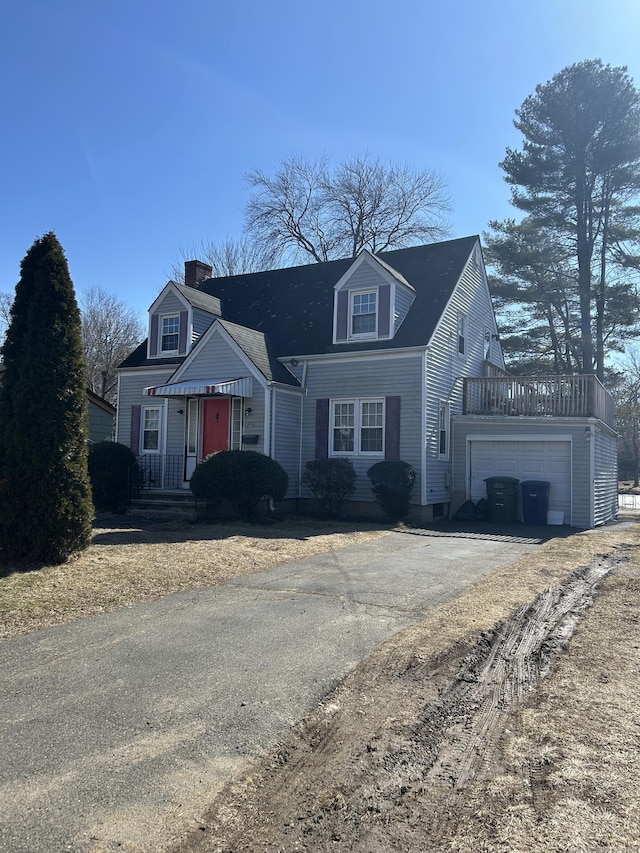 view of front facade with driveway