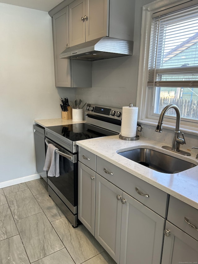 kitchen with stainless steel electric range oven, a sink, gray cabinets, and under cabinet range hood