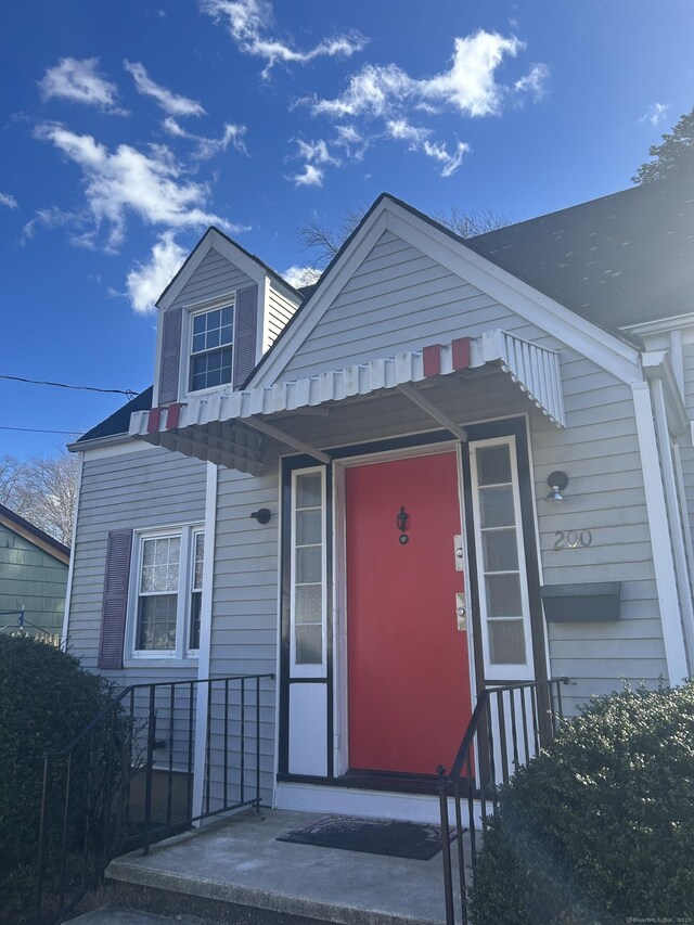 view of front of house featuring entry steps