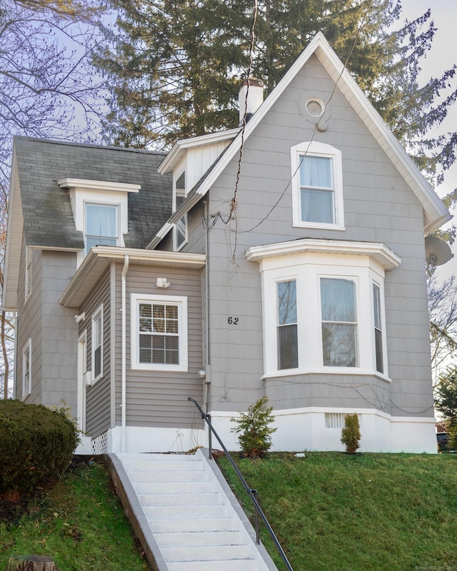 view of front of home with a front yard