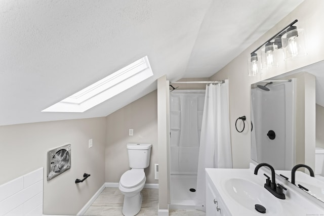 bathroom with a shower with curtain, a textured ceiling, toilet, and vaulted ceiling with skylight