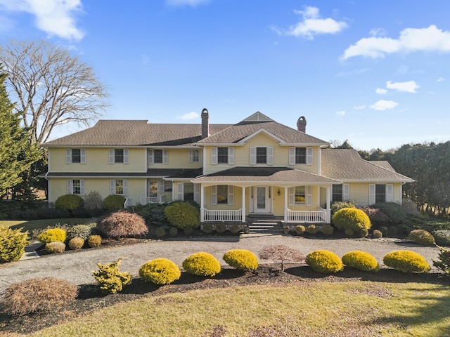 view of front of home featuring a porch and a front yard