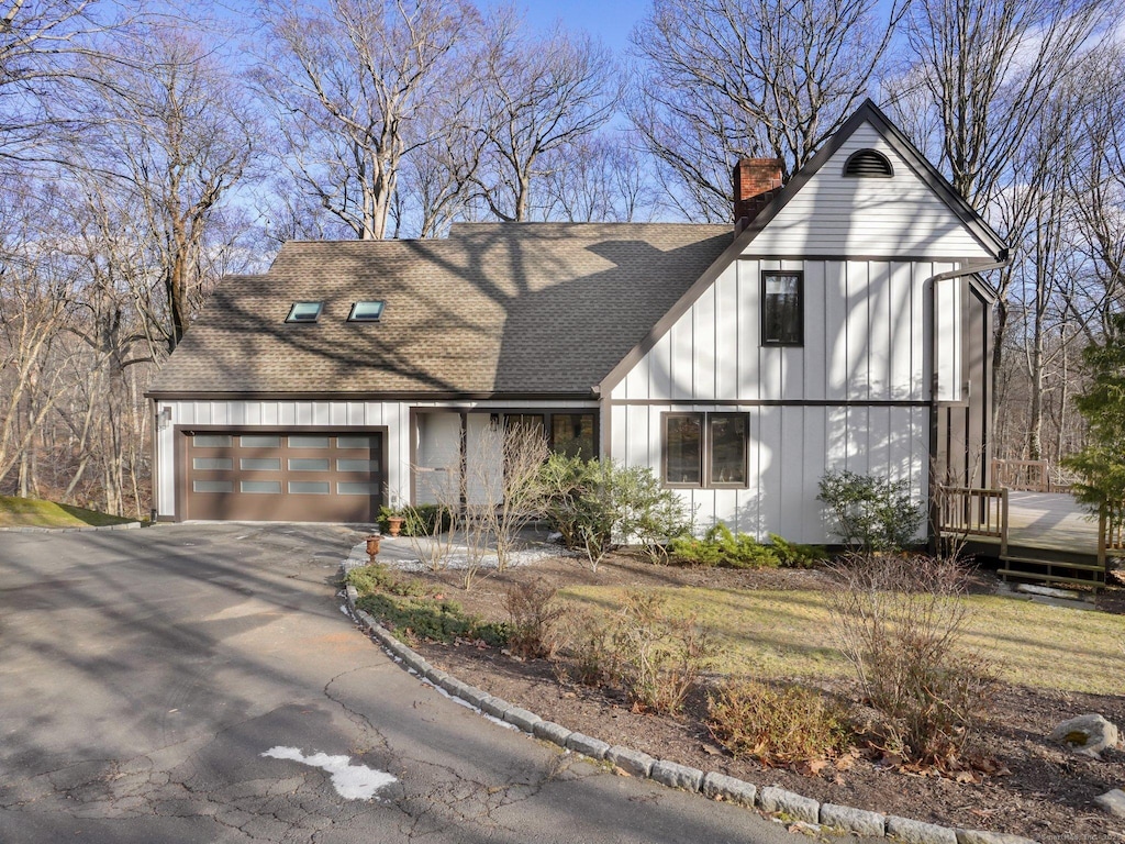 view of front facade with a garage