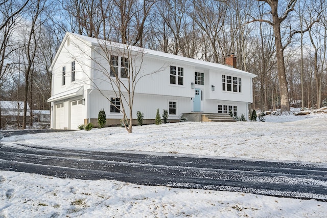 view of front of property featuring a garage