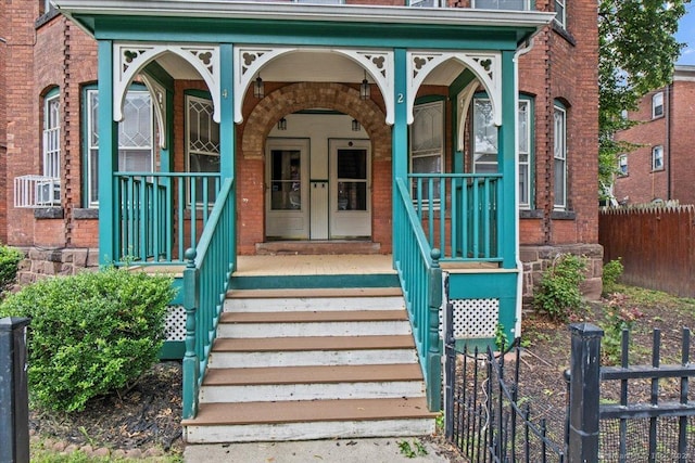 entrance to property featuring covered porch