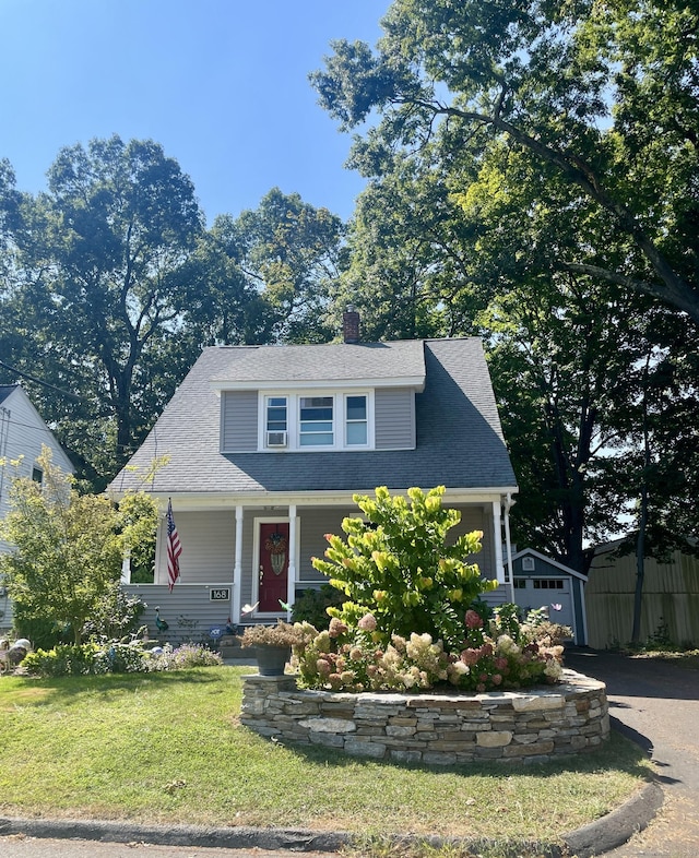 view of front facade featuring a front lawn and an outdoor structure