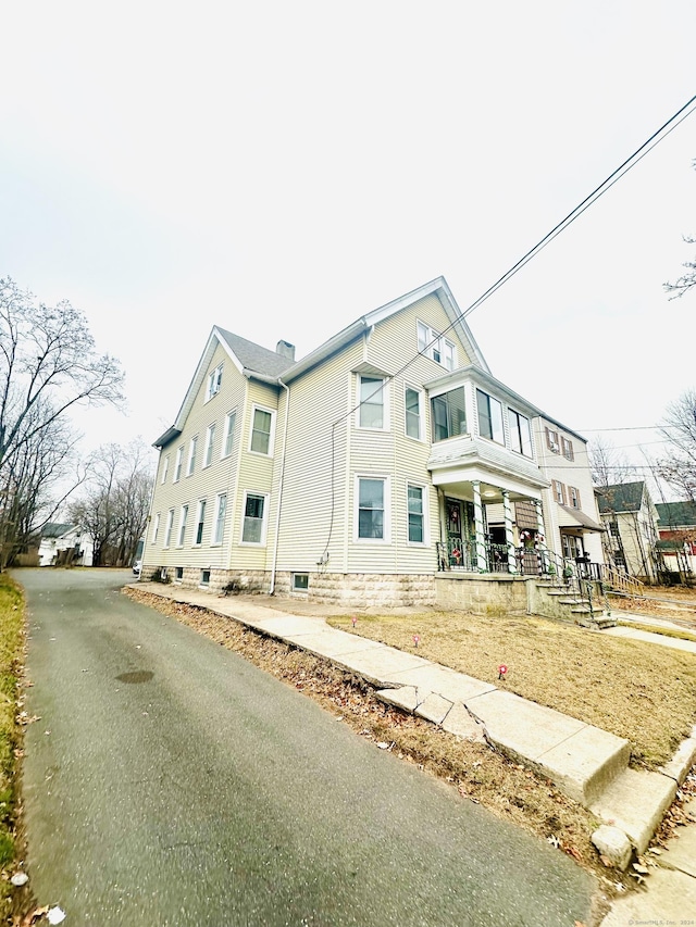 view of front of property featuring a porch