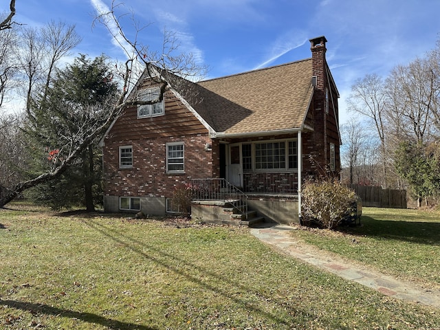 view of front facade with a front lawn