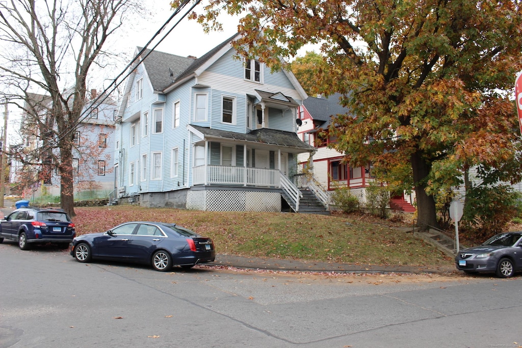 view of front of property featuring a porch