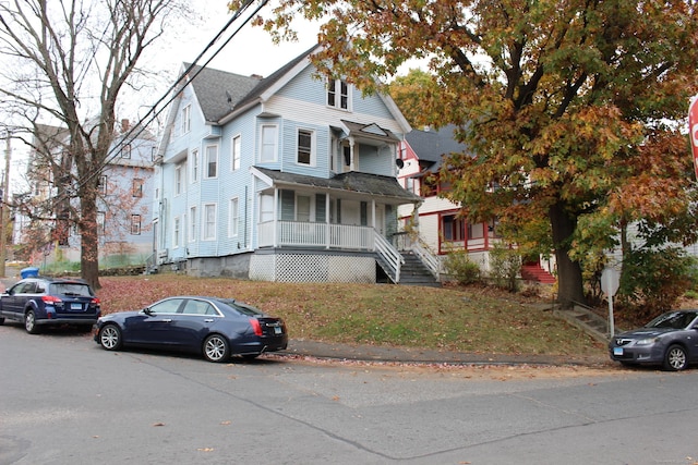 view of front of property featuring a porch