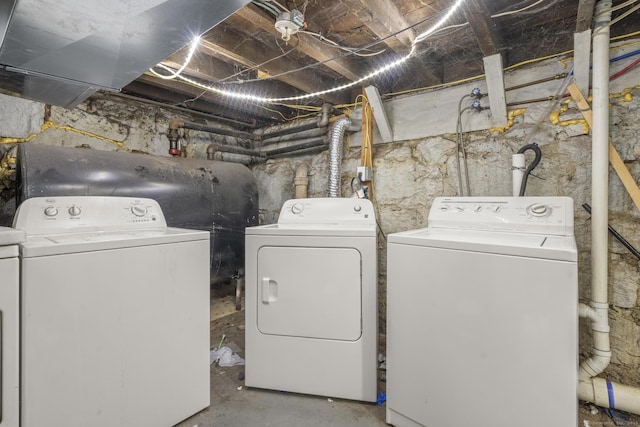 washroom featuring washing machine and clothes dryer