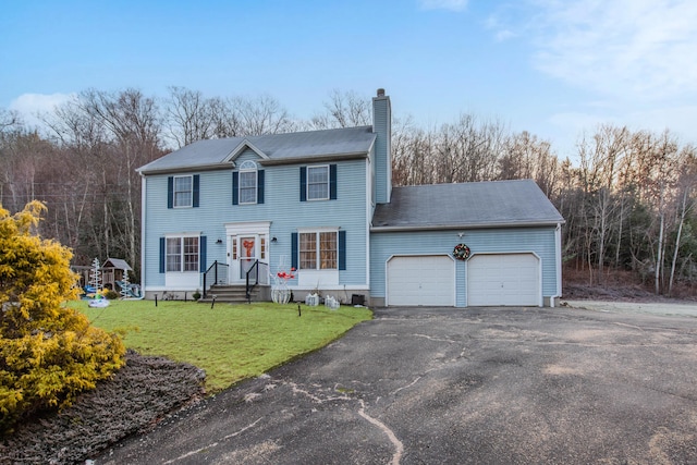 view of front of property featuring a front lawn and a garage