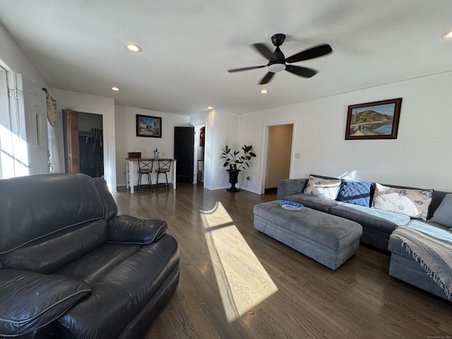 living room with dark wood-type flooring and ceiling fan