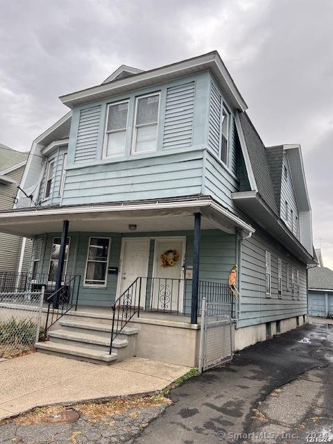 view of front of property featuring a porch