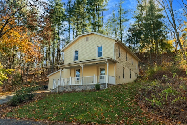 view of front of property with covered porch and a front lawn