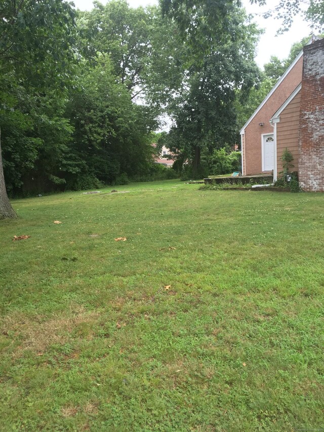 86 Vanguard St, Bridgeport, CT 06606 - view of green lawn