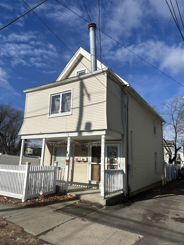 view of front facade featuring a porch