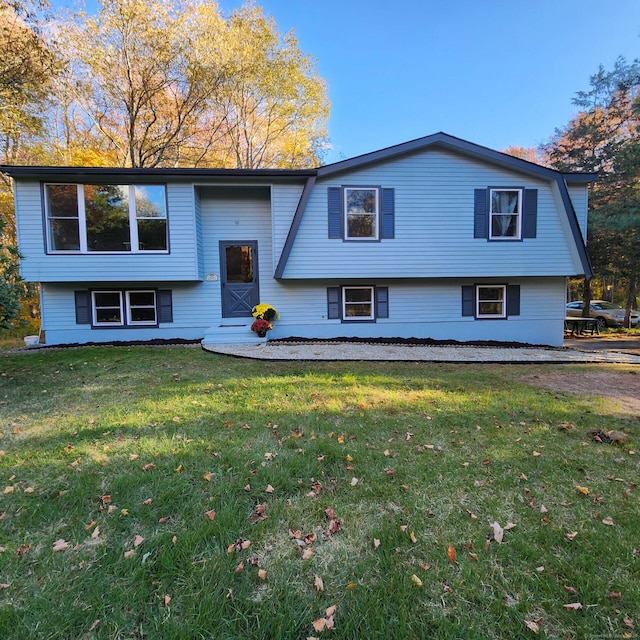 bi-level home featuring a front yard