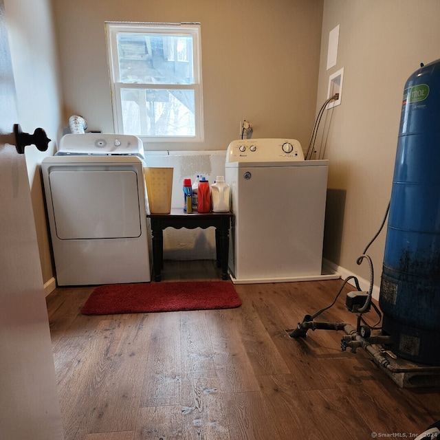 laundry area featuring hardwood / wood-style floors and independent washer and dryer