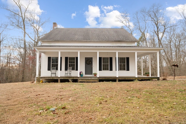 view of front facade with a porch and a front yard