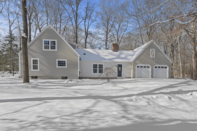 view of front facade featuring a garage