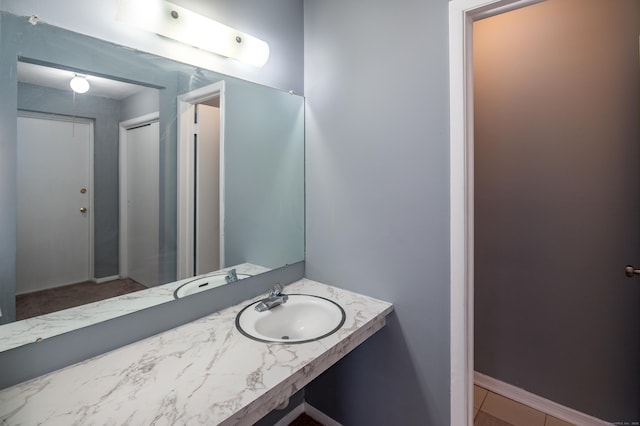 bathroom featuring sink