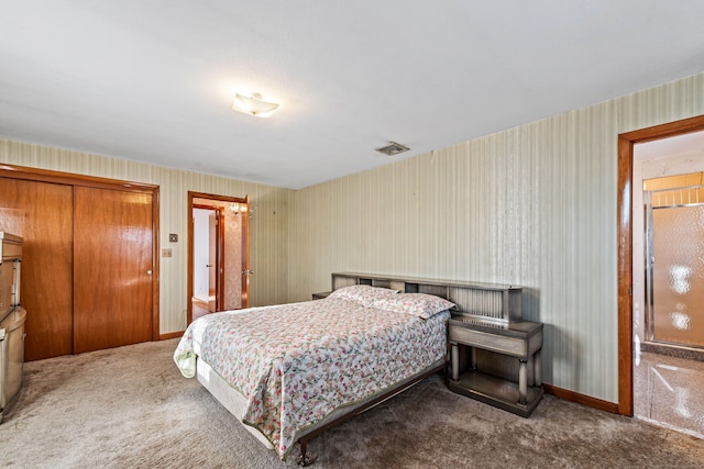 bedroom featuring carpet floors and a closet