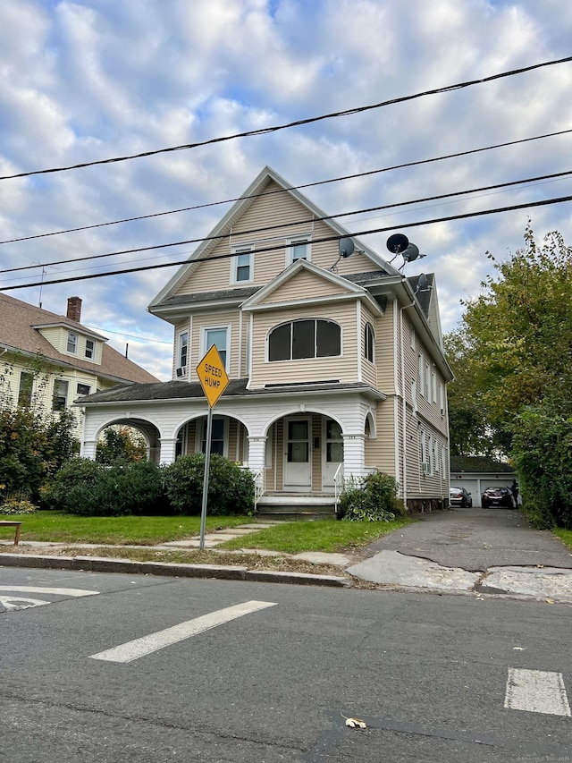 view of front of home featuring a porch