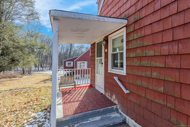 doorway to property with covered porch