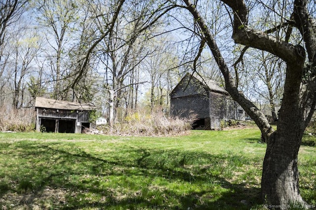131 Cow Hill Rd, Clinton, CT 06413 - view of yard with an outdoor structure