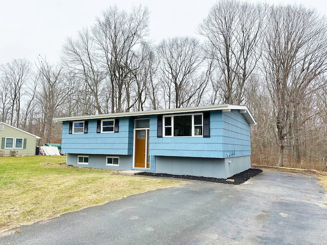 bi-level home with a front yard