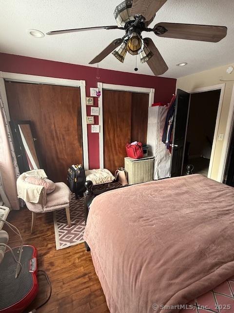 bedroom with a textured ceiling, a ceiling fan, wood finished floors, and recessed lighting