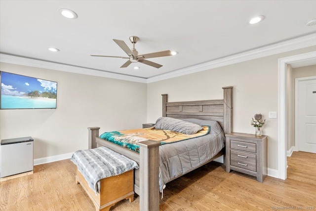 bedroom featuring light hardwood / wood-style floors, ceiling fan, and crown molding