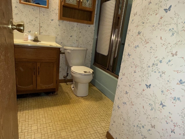 full bathroom featuring vanity, toilet, and enclosed tub / shower combo