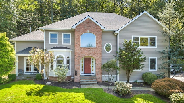 view of front facade with a front lawn