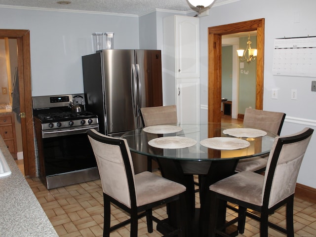 dining area with a textured ceiling, a notable chandelier, and crown molding