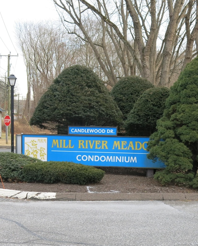 view of community / neighborhood sign