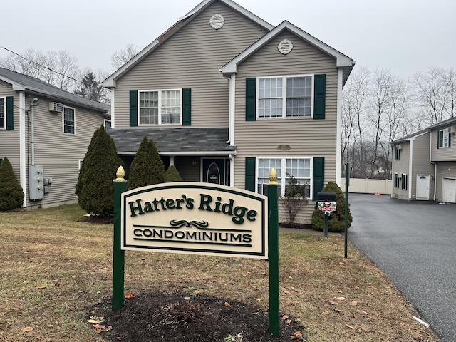 community sign featuring a lawn