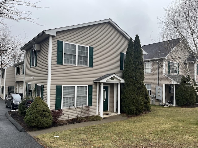 view of front of property with a front yard