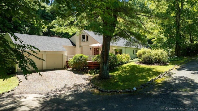 view of front of property featuring a garage and a front yard