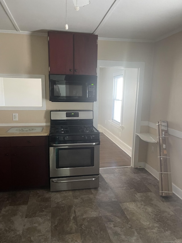 kitchen with stainless steel range with gas cooktop and crown molding