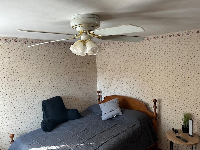 bedroom with ceiling fan