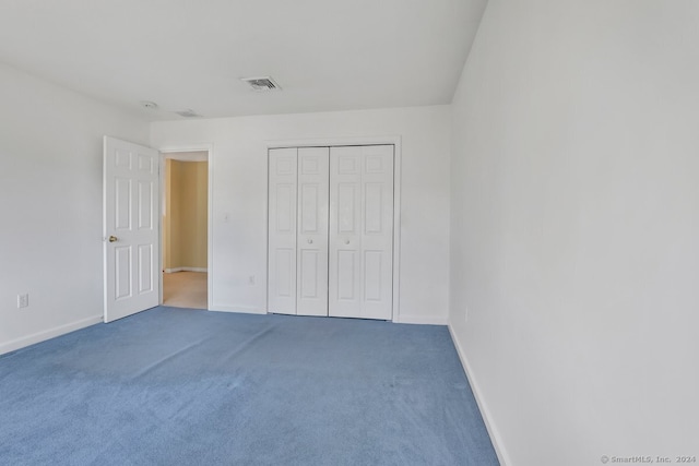 unfurnished bedroom with carpet flooring and a closet